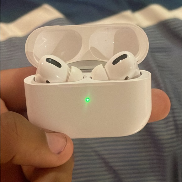 AirPod pro 2 - Picture 2 of 3